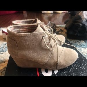 tan suede TOMS wedges
